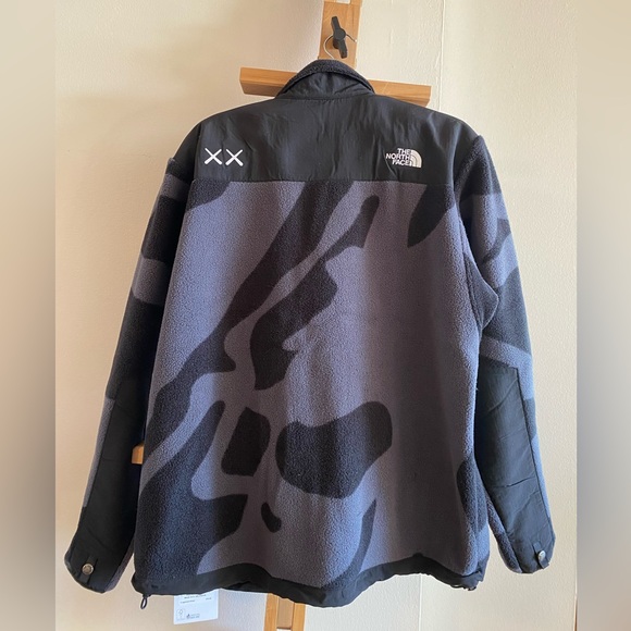 North Face KAWS  Denali jacket NEW LARGE - Picture 2 of 3